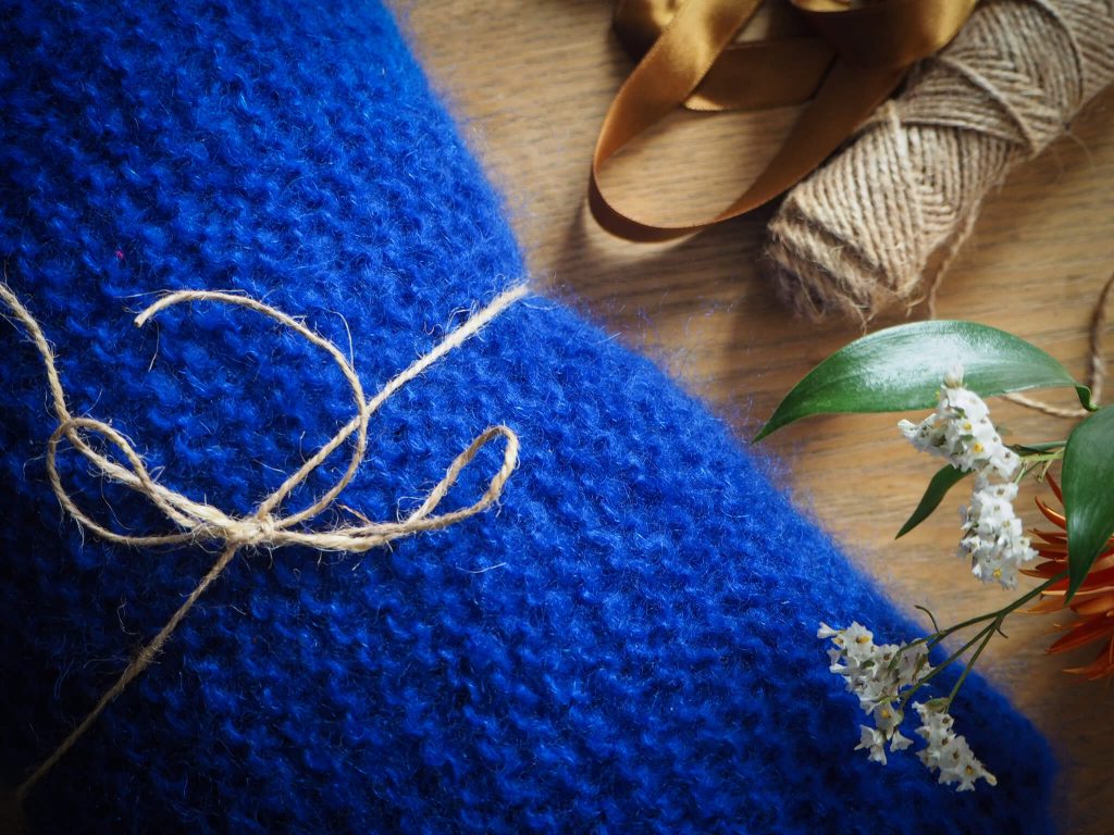 Comment tricoter une écharpe au point mousse, contre les aiguilles du froid  - La Voix du Nord